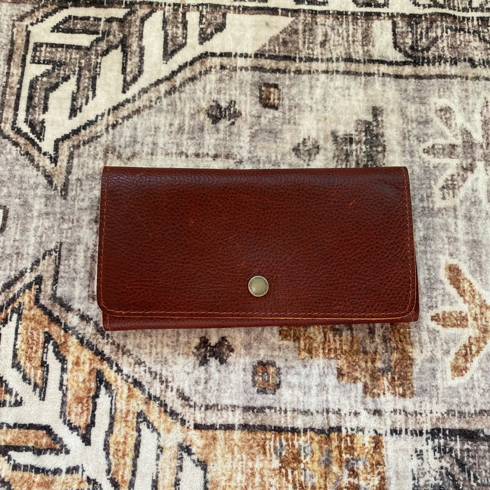 Portland Leather - deluxe accordion purse in nutmeg.